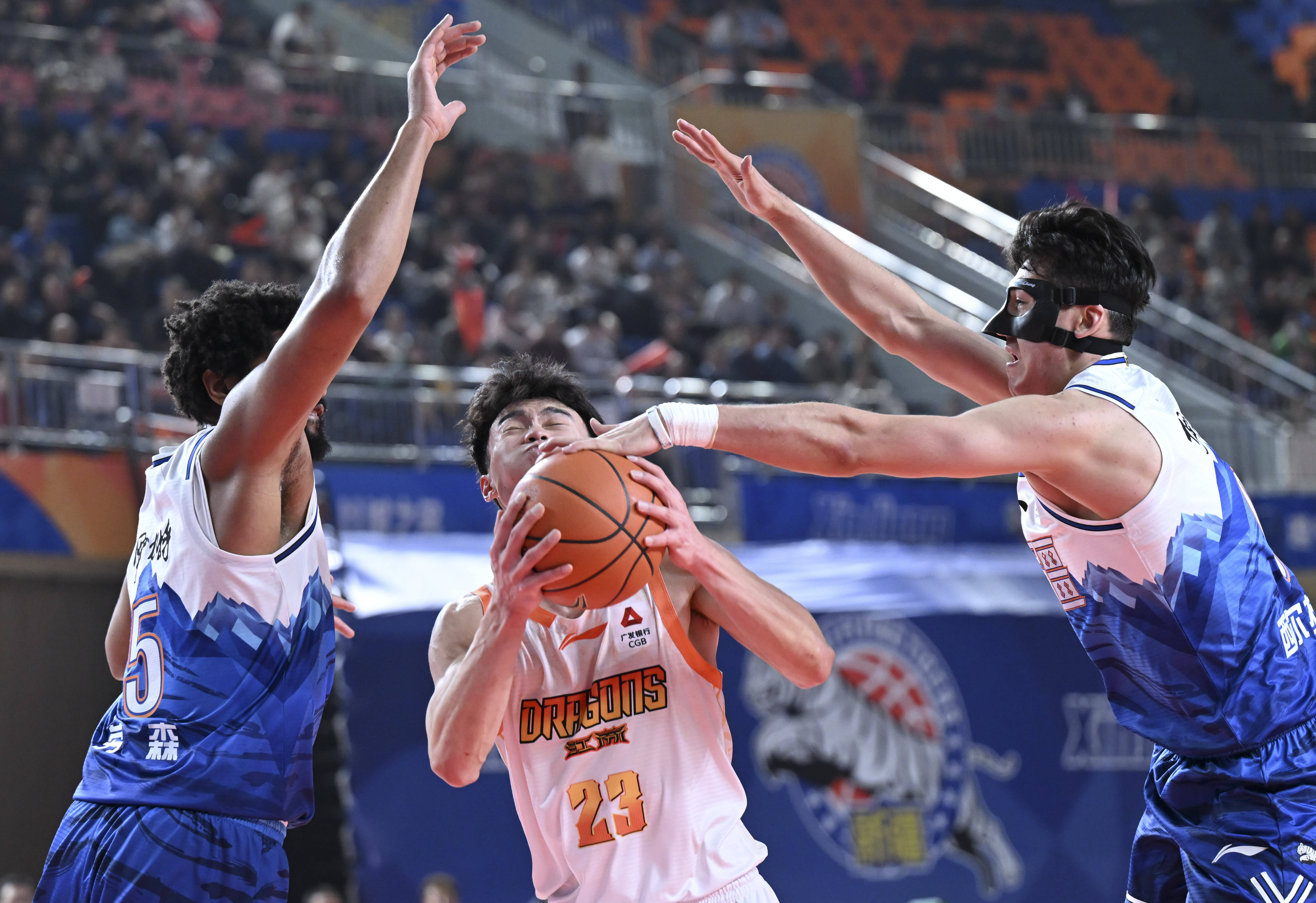 重磅！纽约尼克斯造点机会备战CBA常规赛法兰克福围绕国王杯篮板制胜，清晨广东宏远调整名单以备国王杯的简单介绍一号娱乐