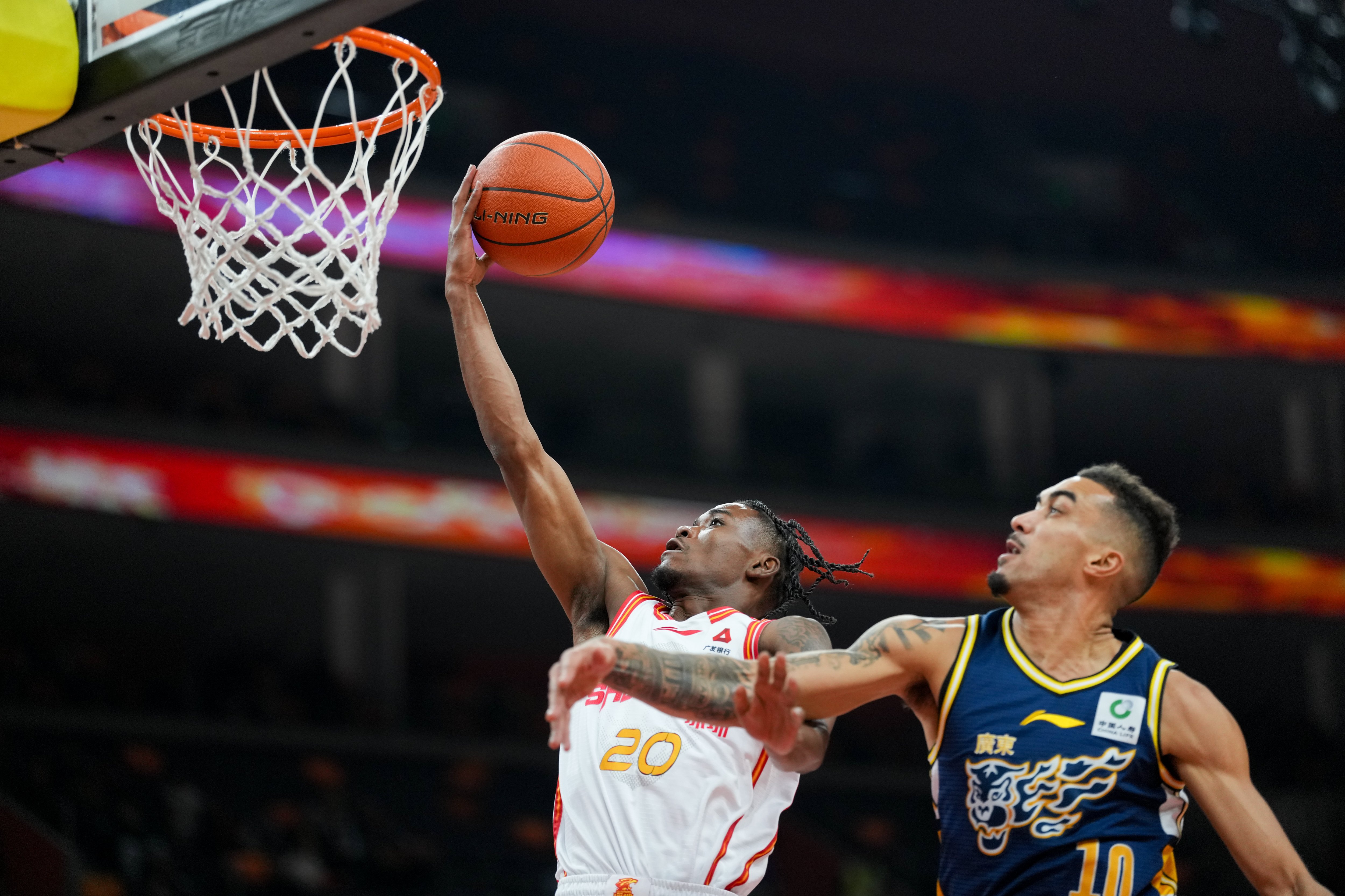 重磅！纽约尼克斯造点机会备战CBA常规赛法兰克福围绕国王杯篮板制胜，清晨广东宏远调整名单以备国王杯的简单介绍